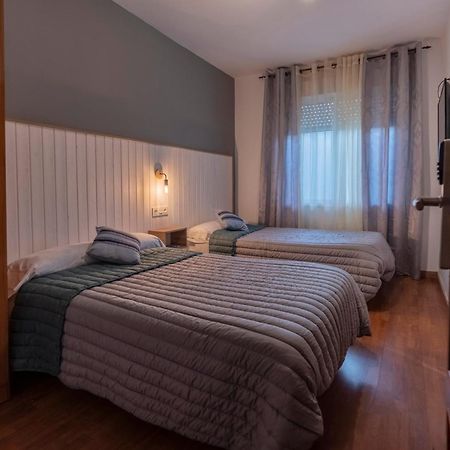 Hostal Julio Cesar La Virgen del Camino Luaran gambar