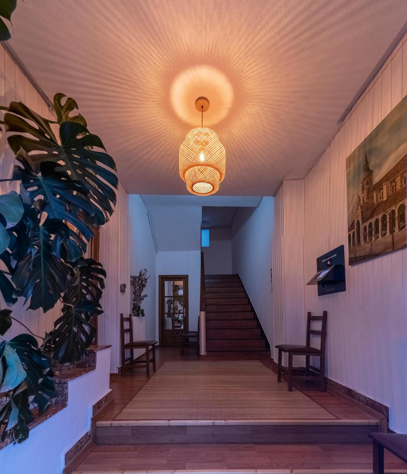 Hostal Julio Cesar La Virgen del Camino Luaran gambar