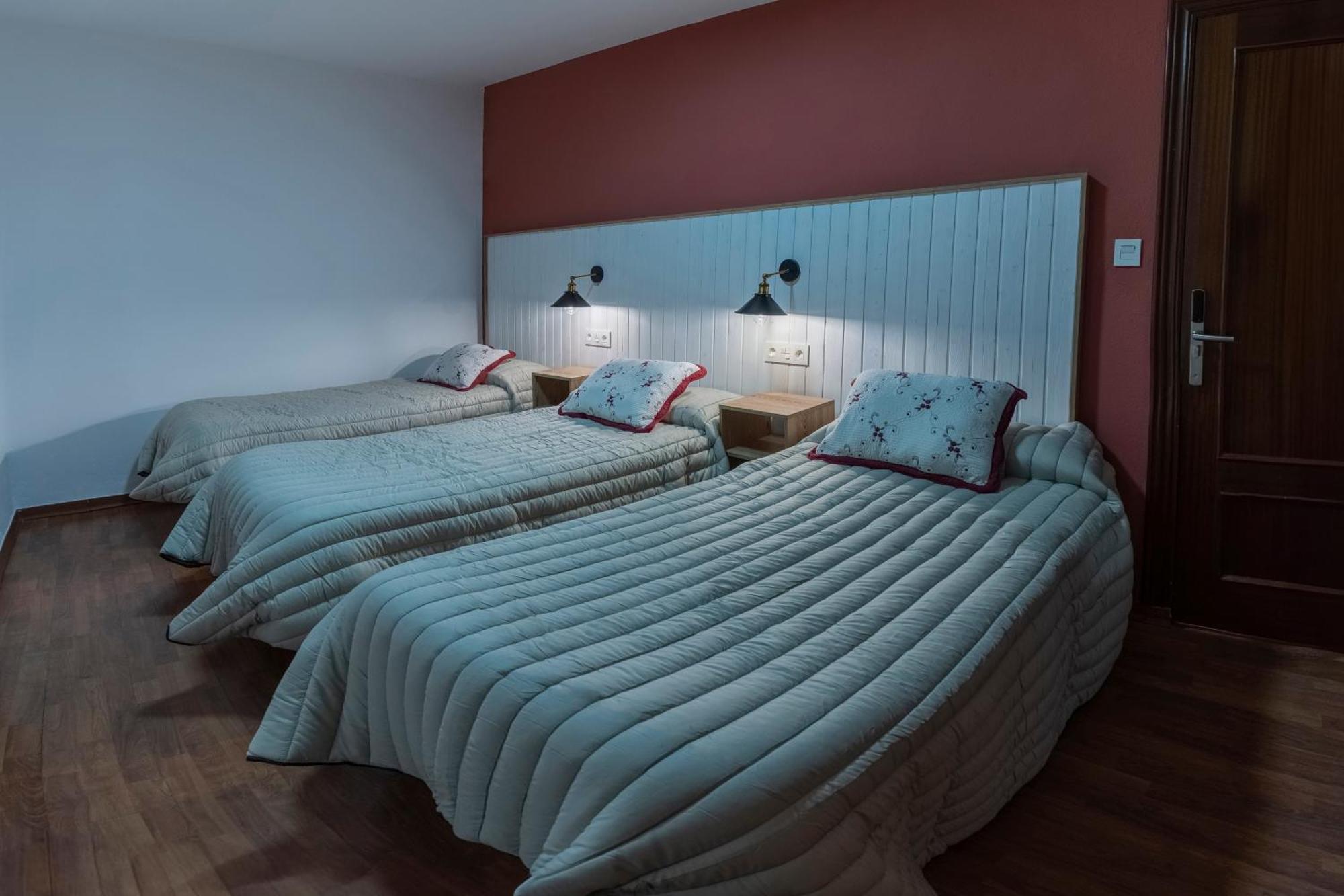 Hostal Julio Cesar La Virgen del Camino Luaran gambar