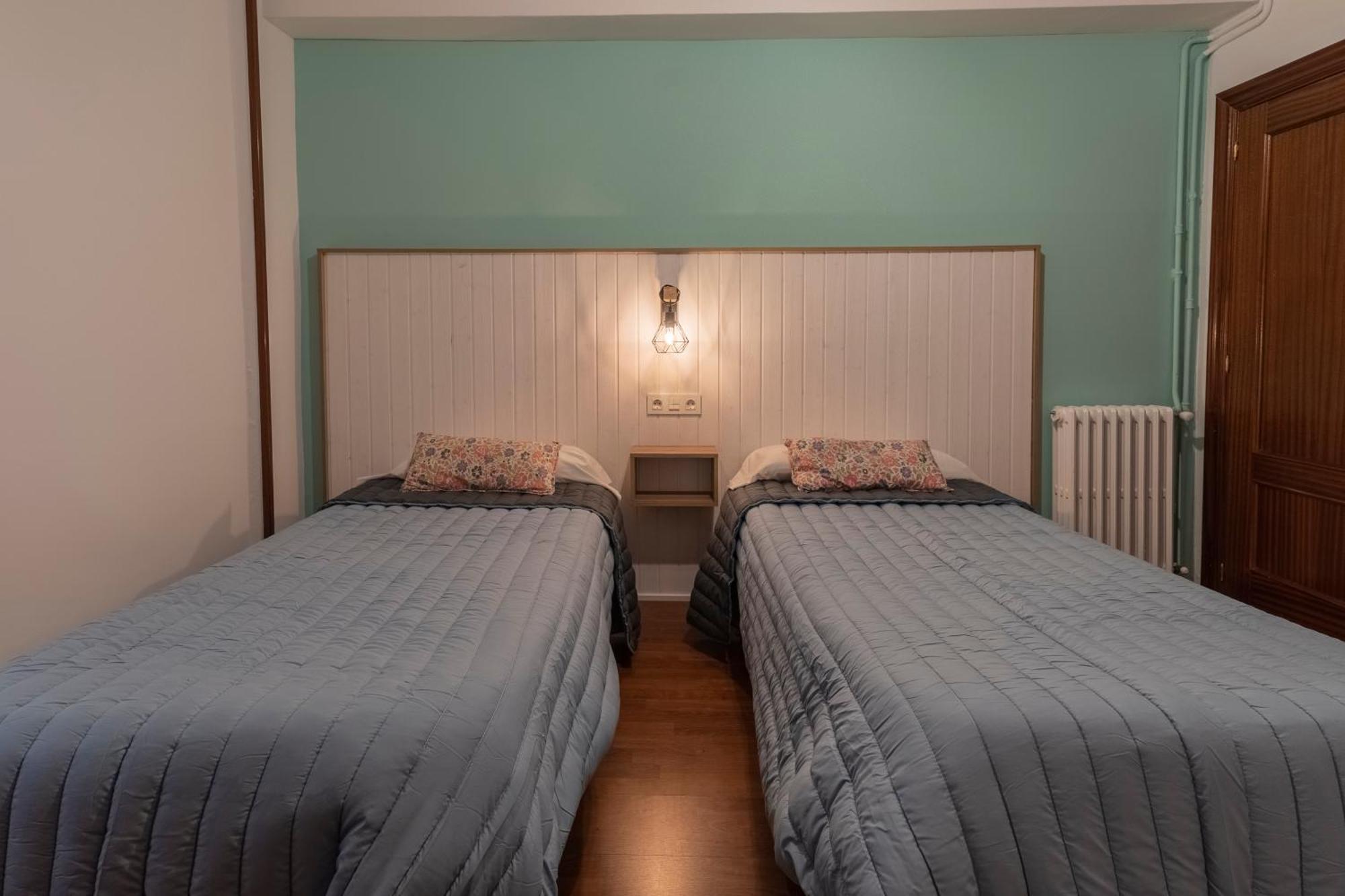 Hostal Julio Cesar La Virgen del Camino Luaran gambar