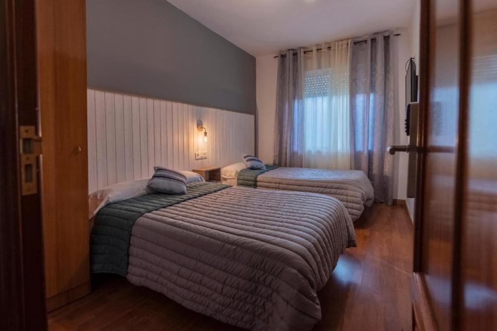 Hostal Julio Cesar La Virgen del Camino Luaran gambar